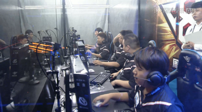 Falcons 晋级季后赛，FaZe 在 BLAST Rivals Spring 2025 再次令人失望