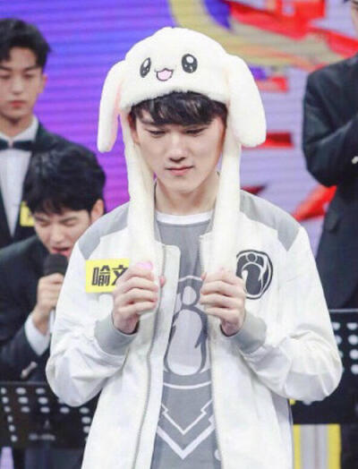 Hope 回忆起龙坑的第二轮2v4：我有足够的装备可以操作，尝试之后我赢了。